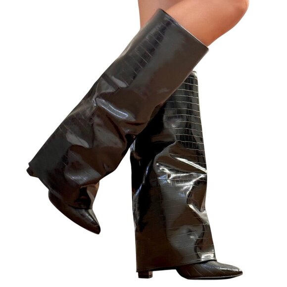 Shoes - Gator print PU black boots